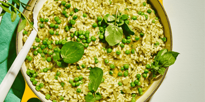 Groene risotto met doperwten, venkel en waterkers